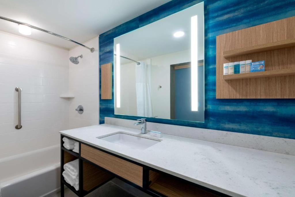 Hilton Garden Inn Лонгмонт Экстерьер фото